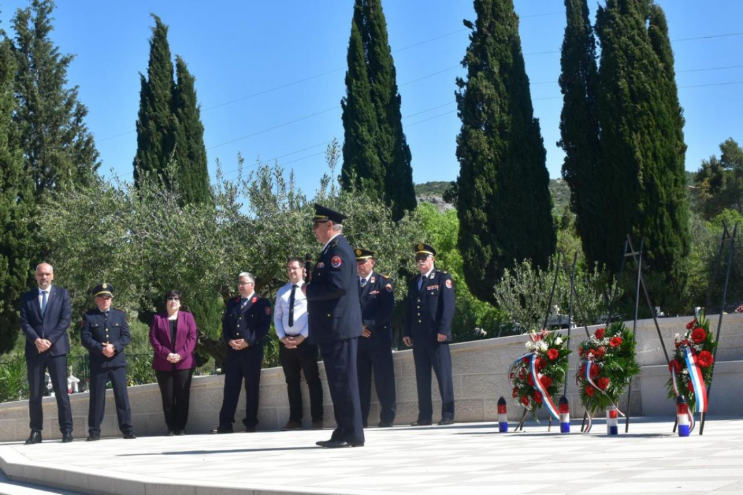 Polaganjem vijenaca obilježen Međunarodni dan vatrogasaca i blagdan sv. Florijana