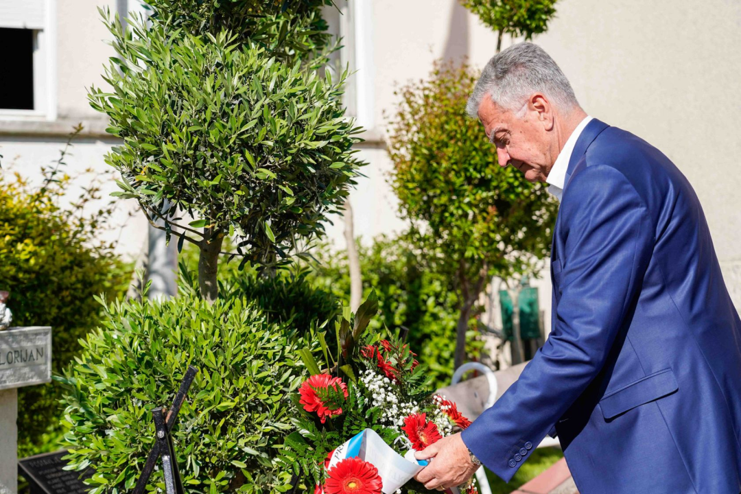 Ispred Vatrogasnog doma odana počast stradalim i preminulim vatrogascima