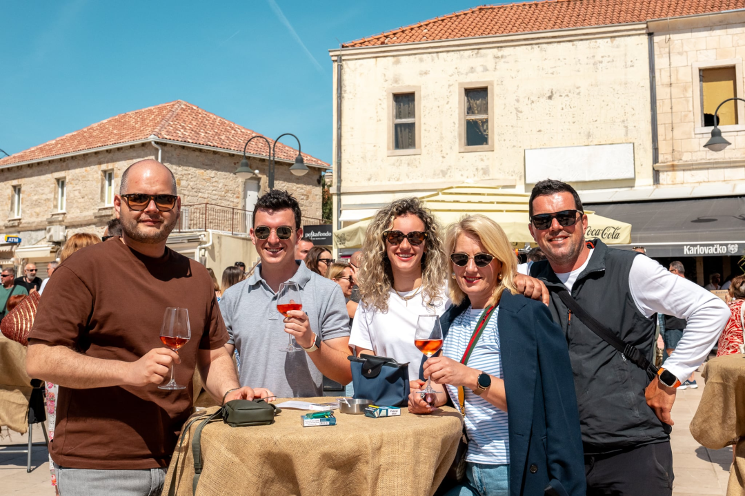 'Taste like...marenda' u Primoštenu: U dobroj hrani i zabavnom programu uživali i domaći i furešti