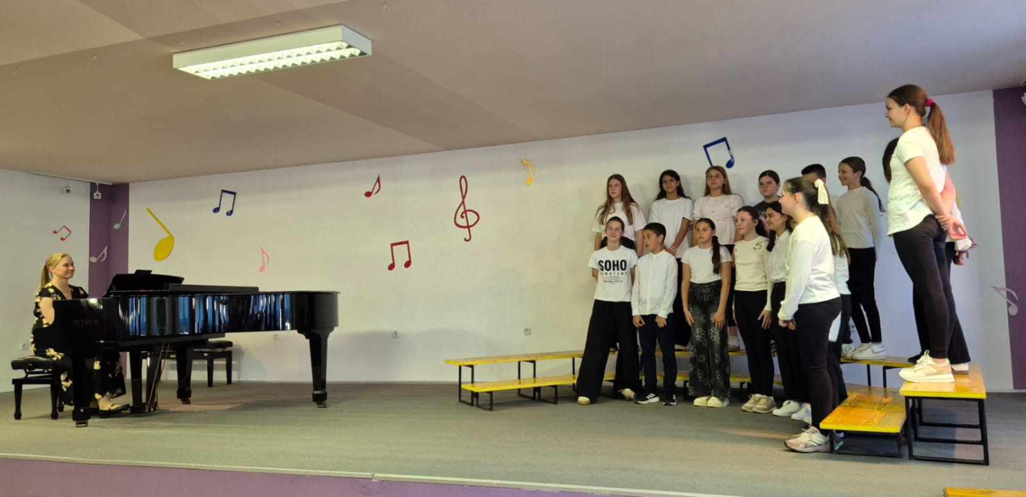 U Drnišu održan susret zborova