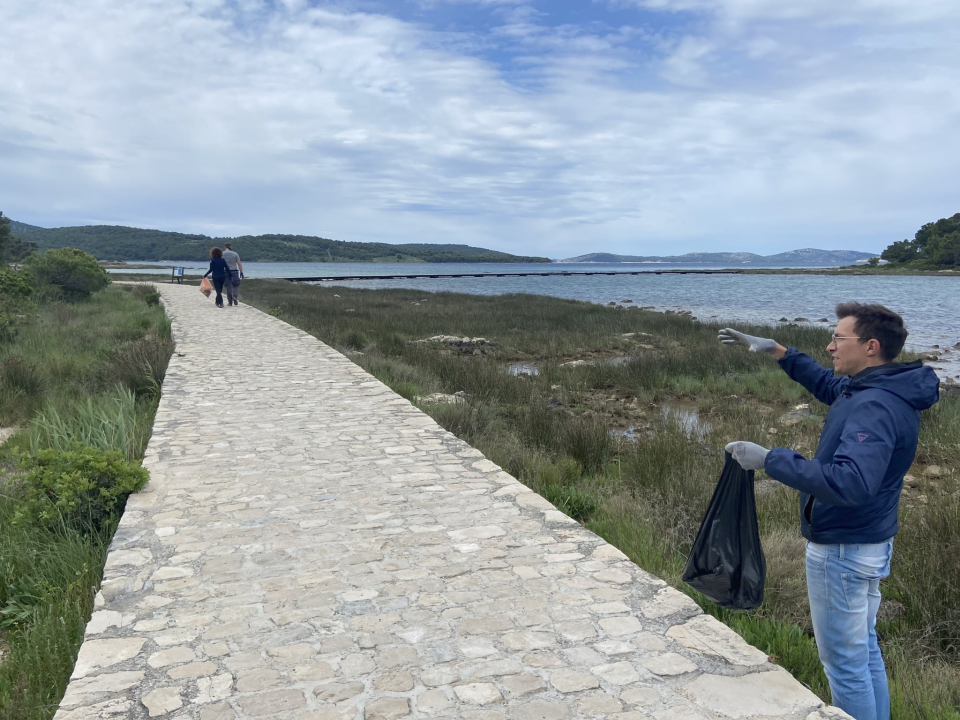 Održana akcija čišćenja obale u Kanalu sv. Ante: Uklonjena značajna količina otpada