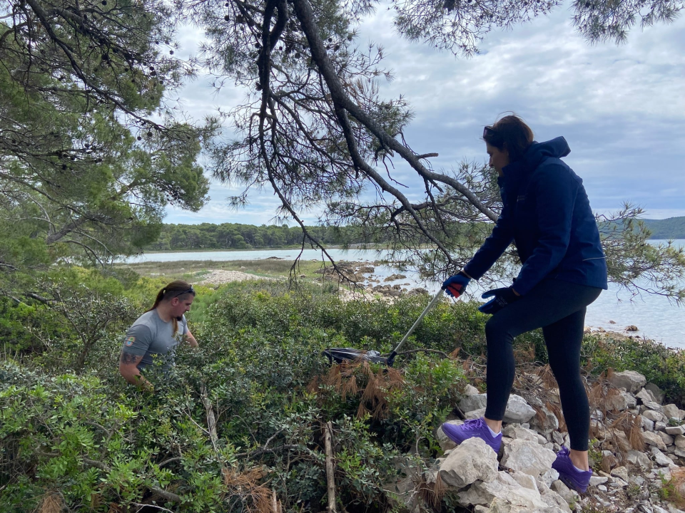 Održana akcija čišćenja obale u Kanalu sv. Ante: Uklonjena značajna količina otpada