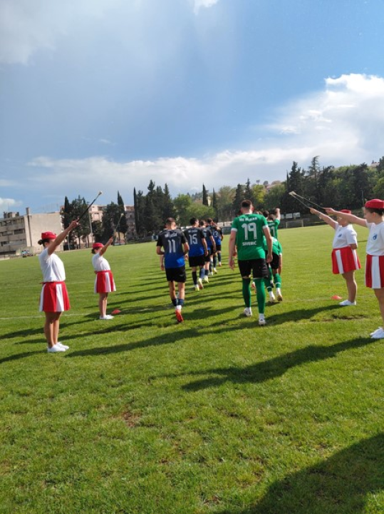 Drniške mažoretkinje prvi put otvorile utakmicu