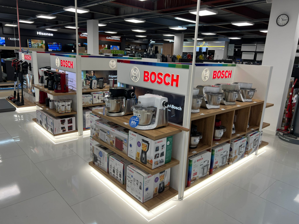 FOTO Besplatna hrana i piće, ogromni popusti i zabava – Građa preuredila svoju poslovnicu u Šibeniku!