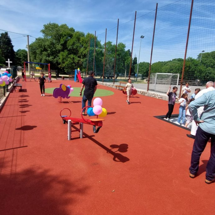 Postor za igru najmlađih: U Mirlović Zagori svečano otvoreno dječje igralište