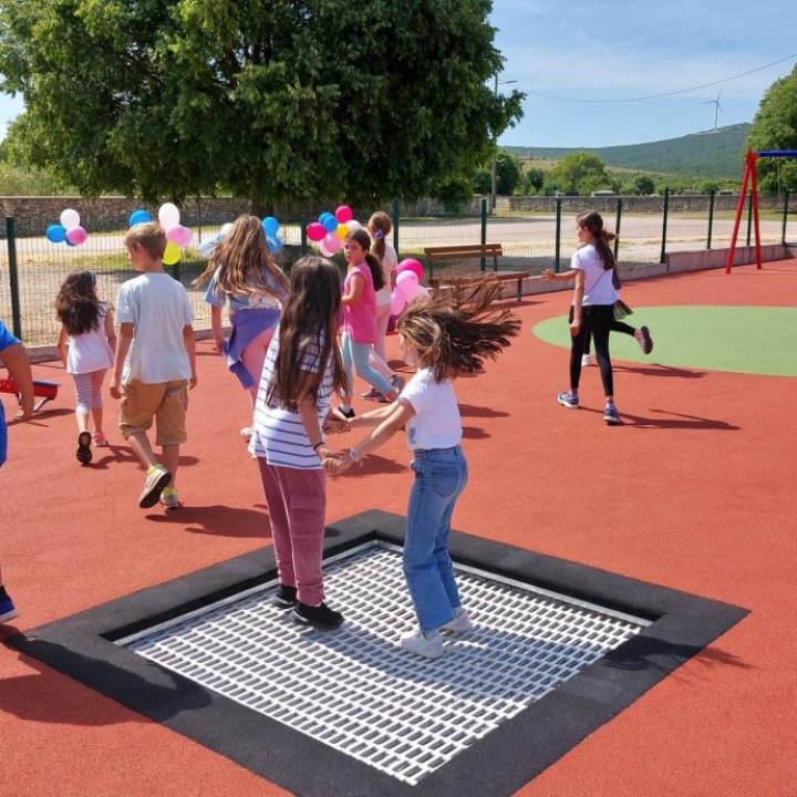 Postor za igru najmlađih: U Mirlović Zagori svečano otvoreno dječje igralište