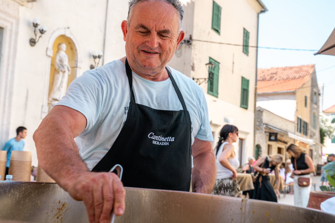 Bobi, vino i kolo: Skradinska marenda spojila tradiciju, glazbu i mirise domaće kuhinje