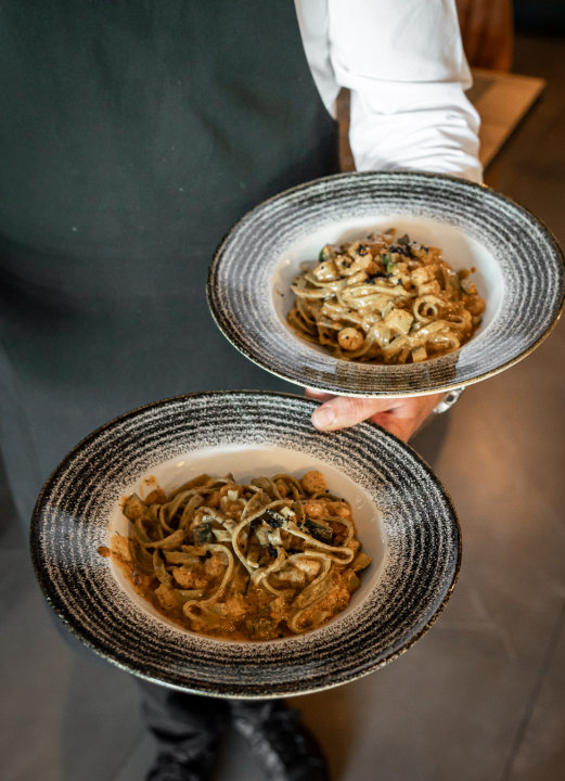 FOTO Uživajte u vrućim ljetnim danima uz mirise s grilla i živu svirku na terasi Leonardo BBQ & More!