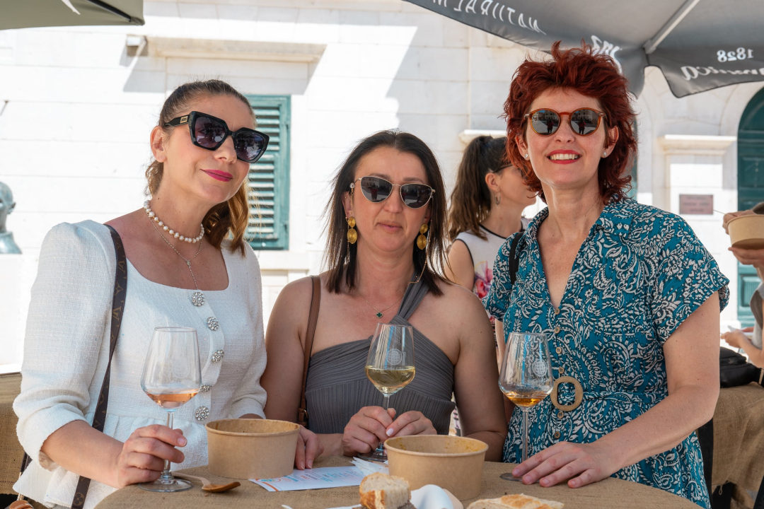 Bobi, vino i kolo: Skradinska marenda spojila tradiciju, glazbu i mirise domaće kuhinje