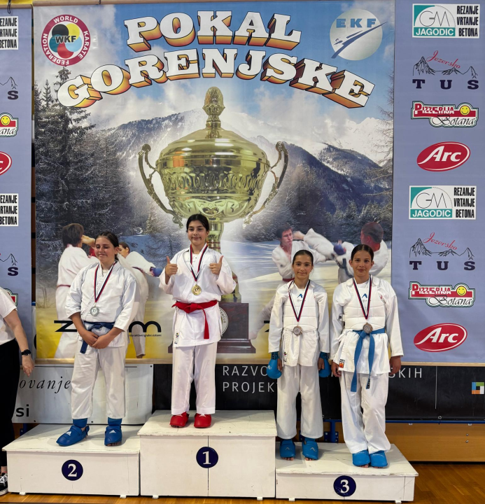 FOTO Karateke Phoenixa iz Šenčura donijele u Murter 14 individualnih i dvije ekipne nagrade