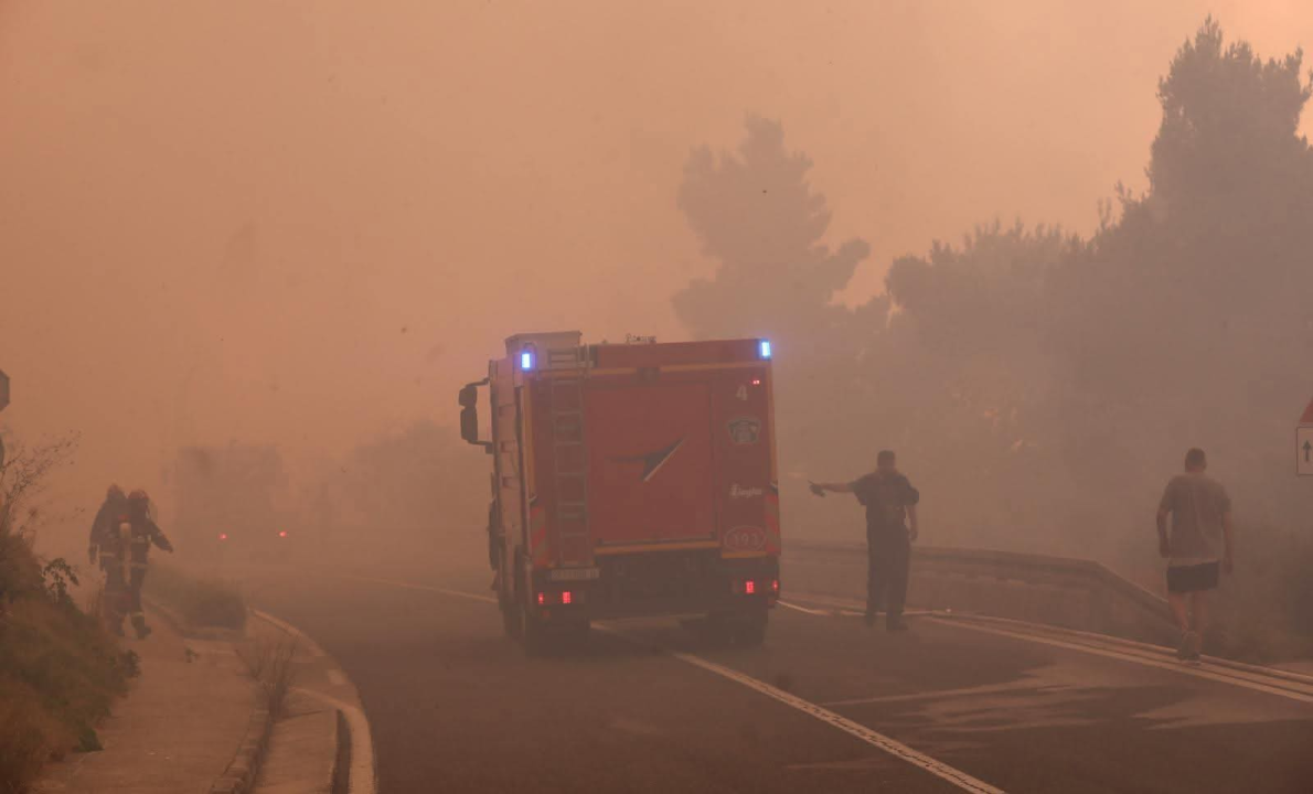 Policija: Požari kod Makarske i Omiša su podmetnuti, naći ćemo piromana 