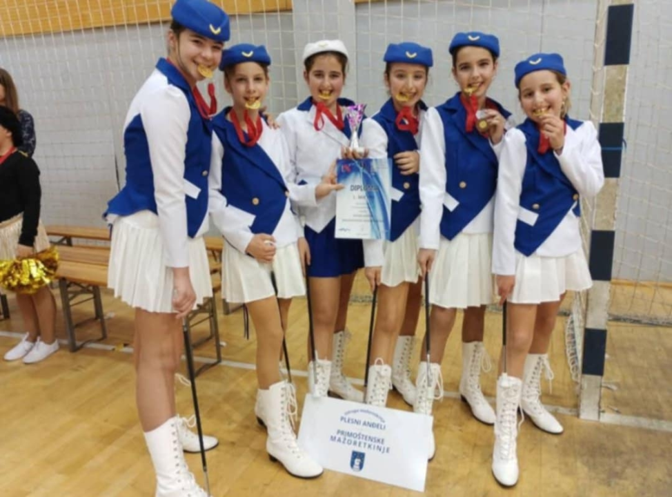 Primoštenske mažoretkinje