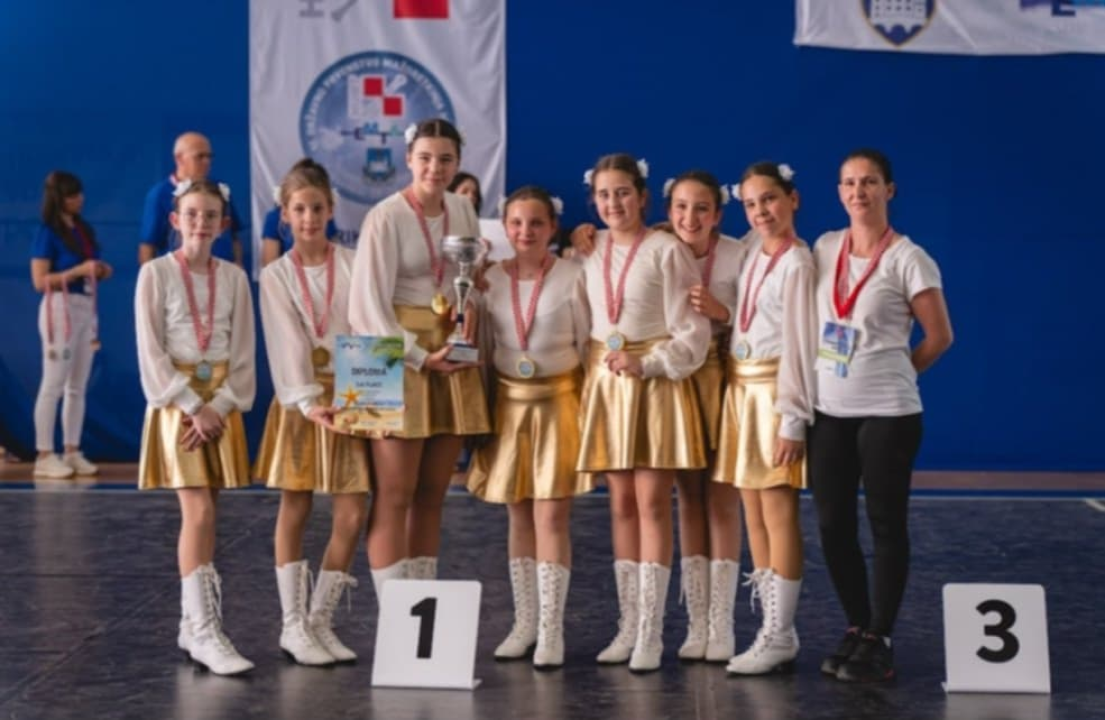 Primoštenske mažoretkinje