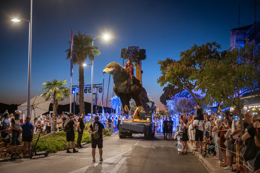 FOTO Nebo, zemlja i more spojili se na zatvaranju MDF-a, predstava neke oduševila, drugi tvrde da je primjerenija za Burning Man