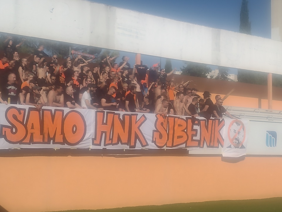 FOTO Funcuti podržali svoje ljubimce u narančastom na startu priprema: Klupski grb uskoro opet plavi