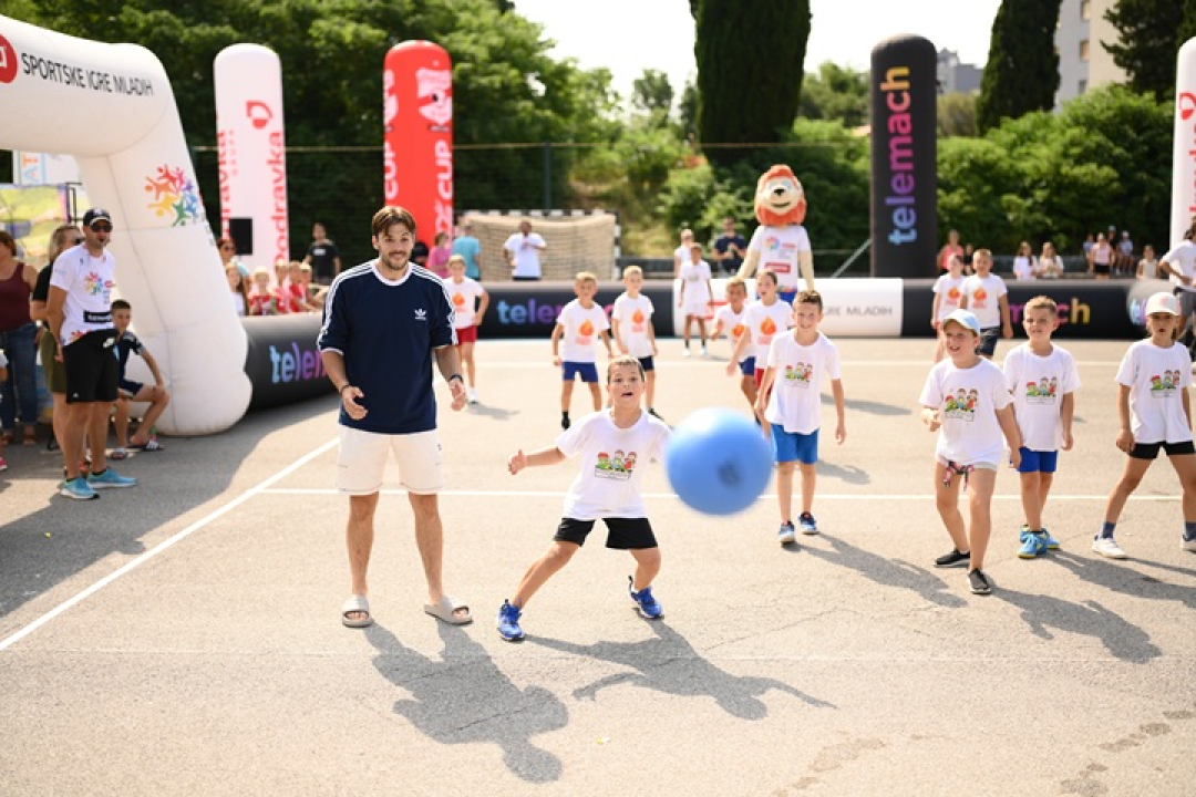 FOTO Na Plazma Sportskim igrama mladih 2 tisuće djece - pristigli sudionici iz naše županije