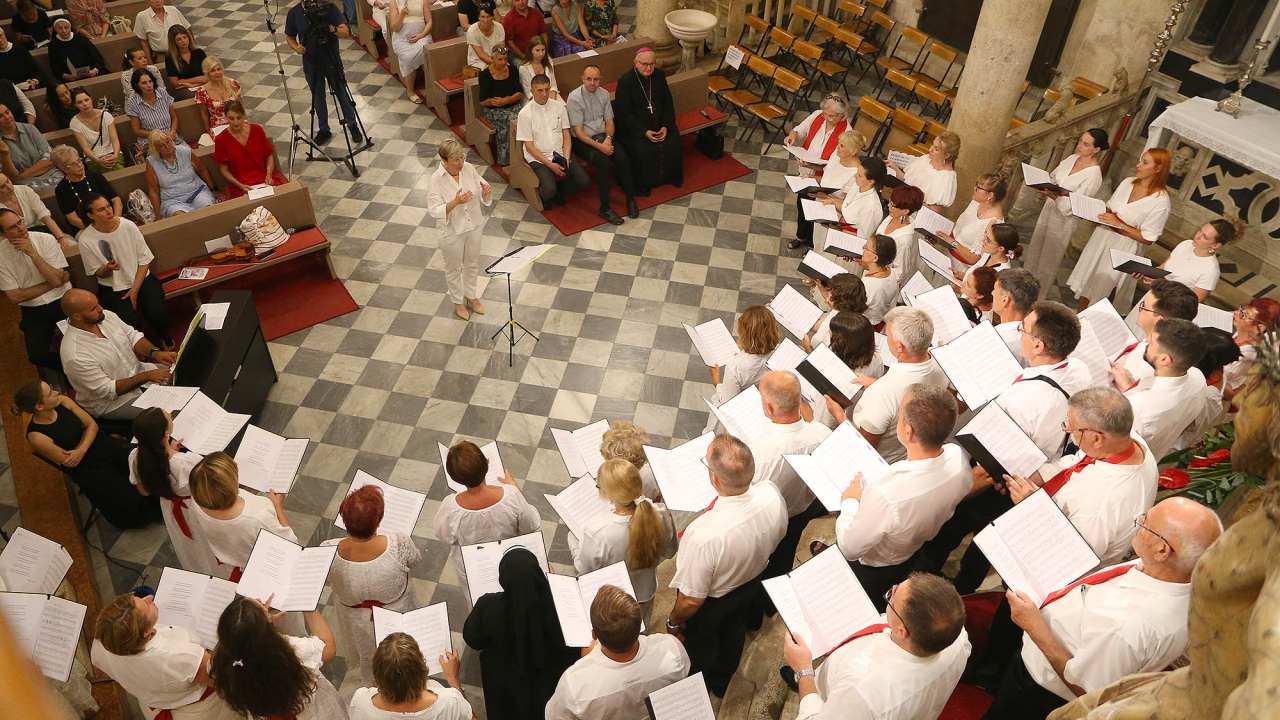 Mješoviti katedralni zbor nastupio u katedrali