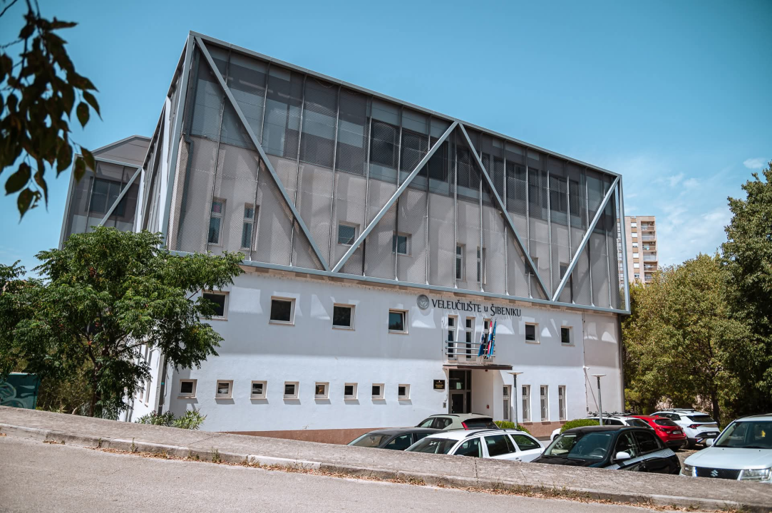 Baldekin 2 i 3: Simbol šibenskog duha, spoj sporta, obrazovanja i sjećanja