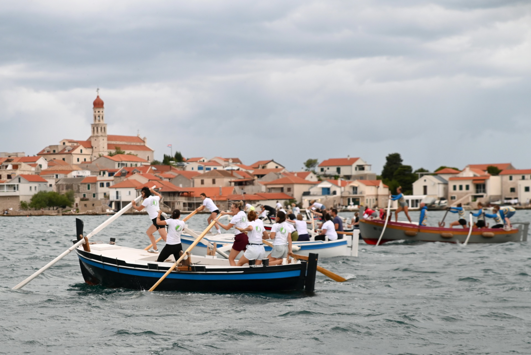 Održana ženska veslačka regata u Betini: Pogledajte koje su ekipe bile najbolje