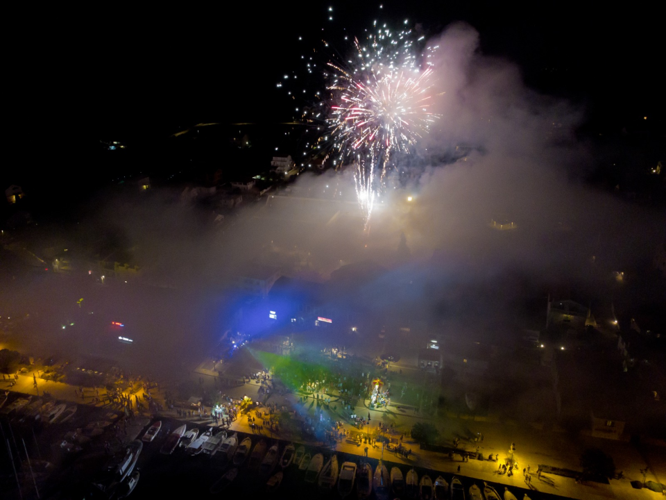 FOTO Jezera spremna za spektakl: Ne propustite Ribarsku feštu uz Crvenu jabuku i dalmatinske okuse!