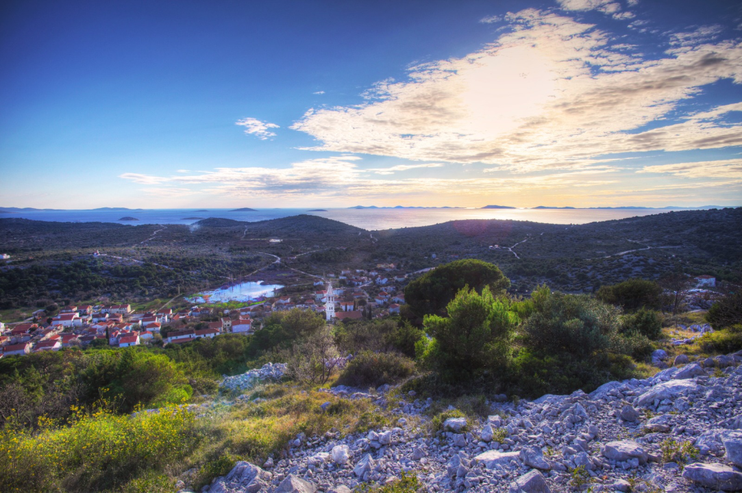 FOTO Jezera spremna za spektakl: Ne propustite Ribarsku feštu uz Crvenu jabuku i dalmatinske okuse!