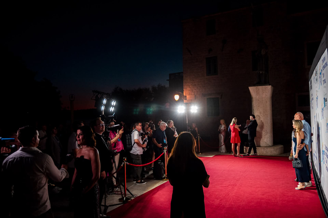 Zvijezde i crveni tepih u Šibeniku: Počeo Croatian International Film Festival