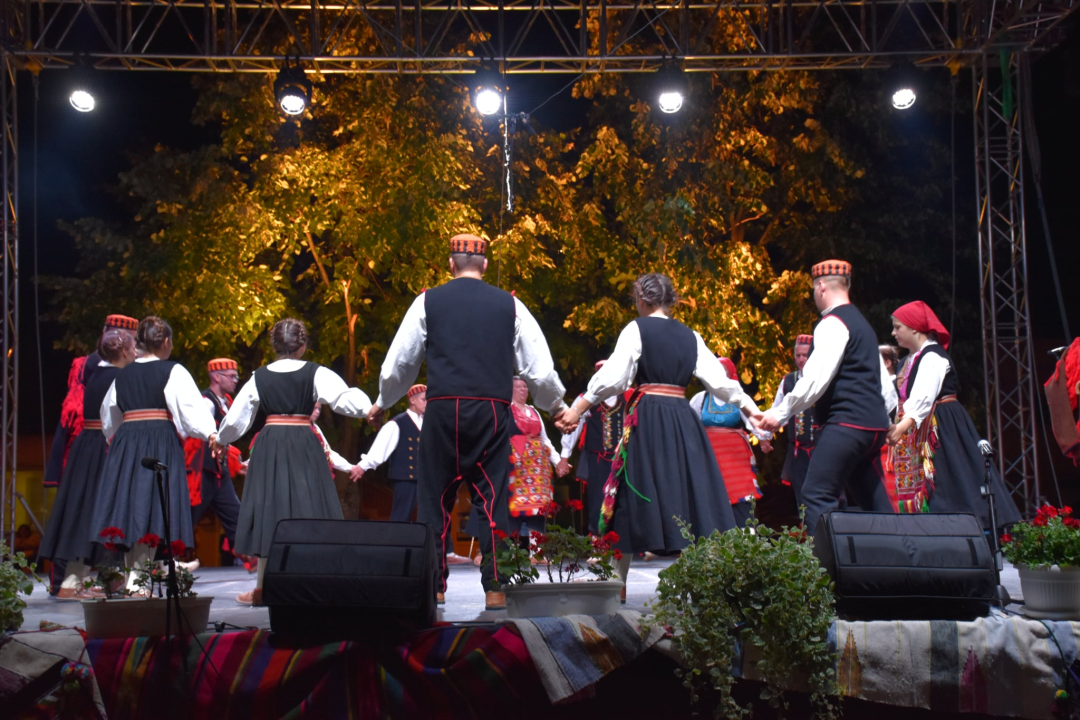 Članovi KUD-a 'Zvona Zagore' iz Mirlovića u Posušju predstavili raskoš svojih plesova, nošnji, napjeva i običaja