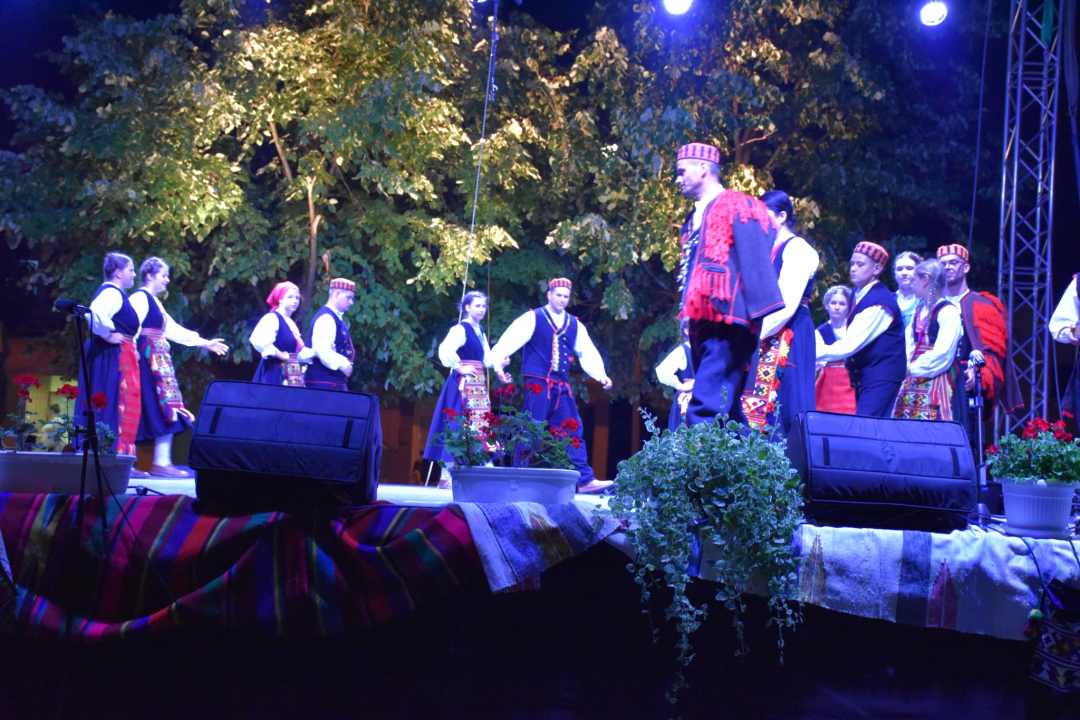 Članovi KUD-a 'Zvona Zagore' iz Mirlovića u Posušju predstavili raskoš svojih plesova, nošnji, napjeva i običaja