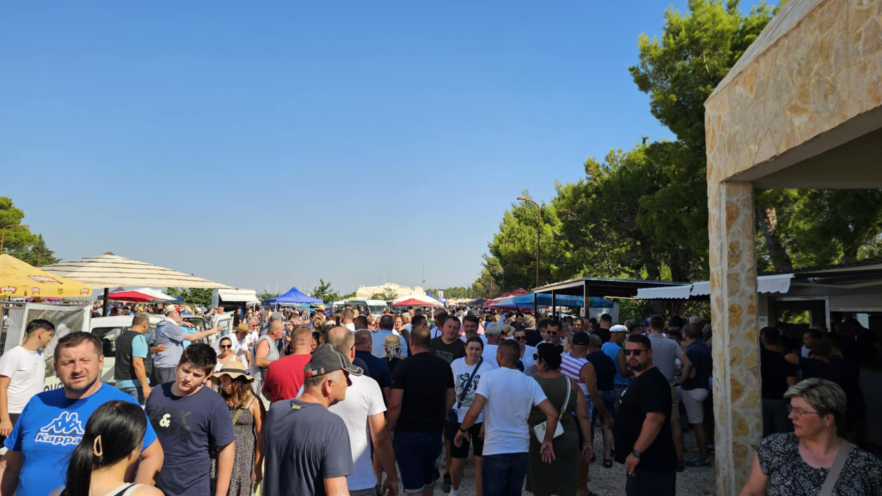 Ni vrućine nisu spriječile masu ljudi da obilježe 'sveti deseti'