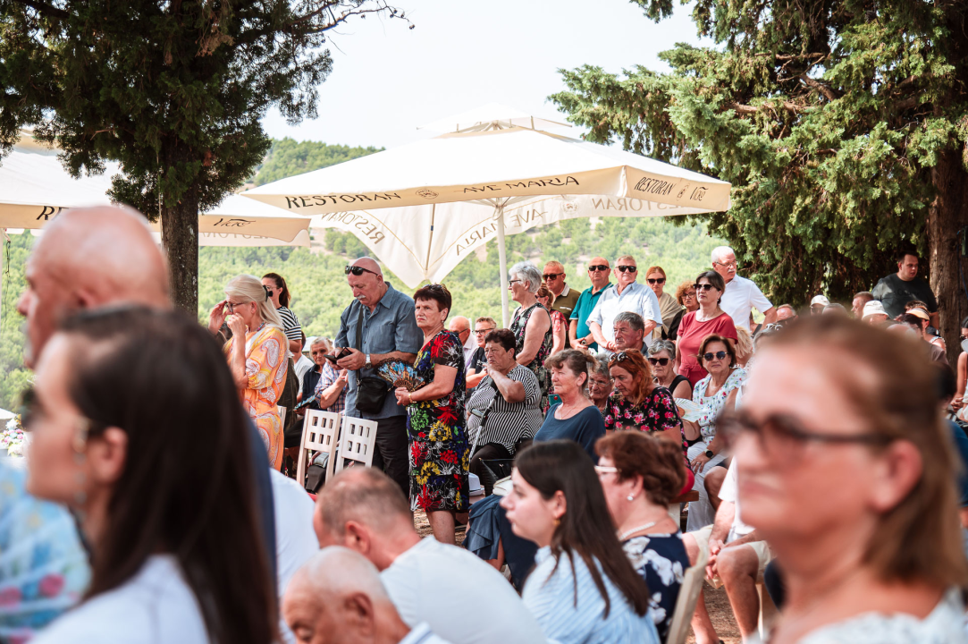 FOTO Blagdan Velike Gospe u Vrpolju: Brojni vjernici okupili su se jutros na svečanom misnom slavlju