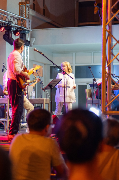 Skitnica i ostali hitovi odjekivali vodičkom rivom: Nezaboravna večer s Jasnom Zlokić