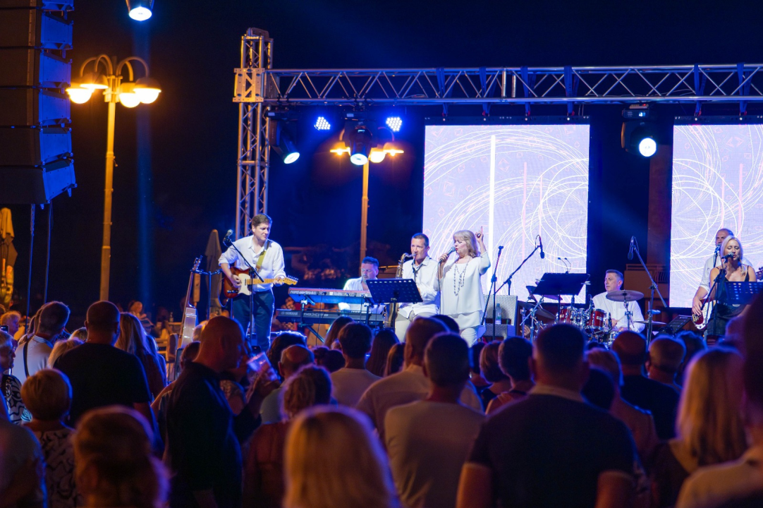 Skitnica i ostali hitovi odjekivali vodičkom rivom: Nezaboravna večer s Jasnom Zlokić