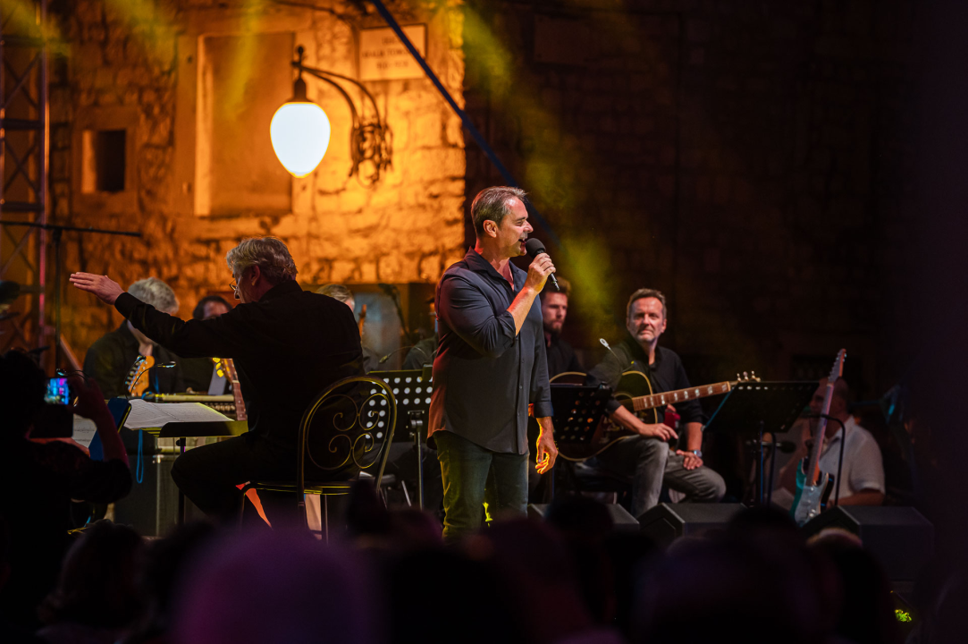 FOTO Đani Stipaničev i klapa Preženca trijumfirali na 28. Dalmatinskoj šansoni