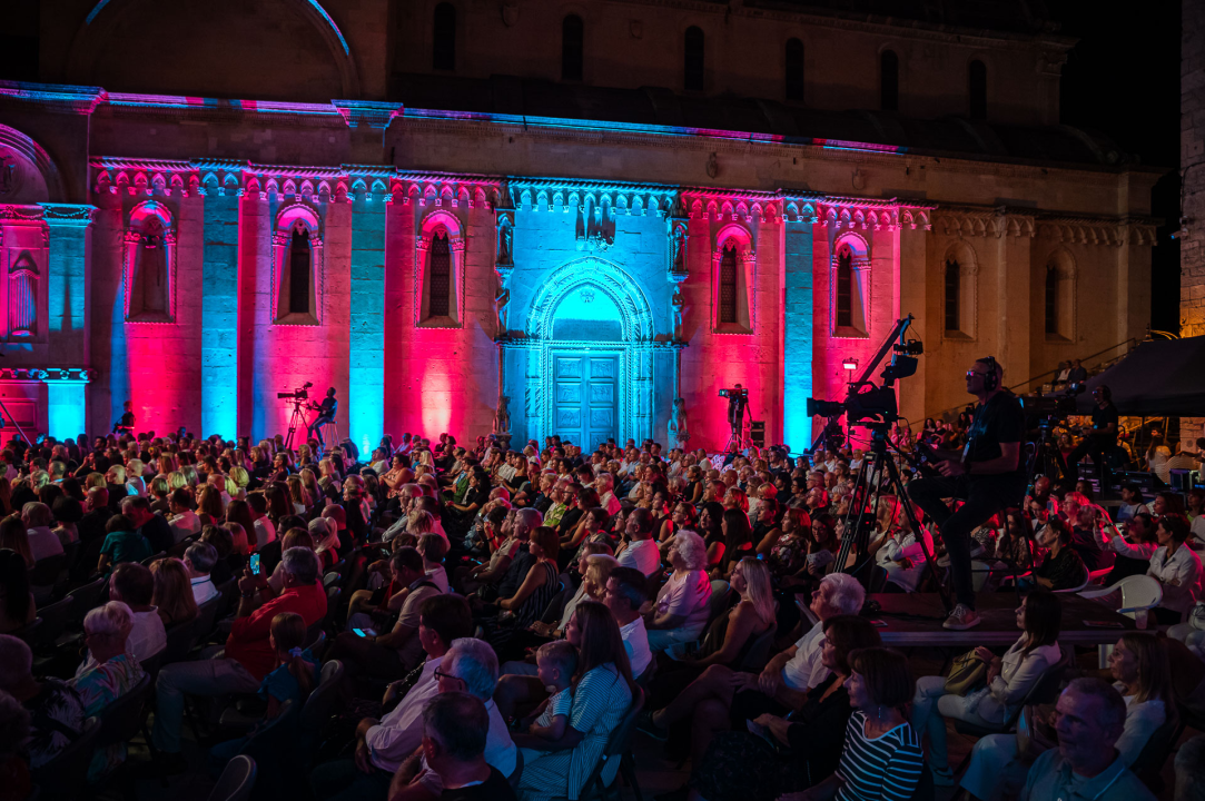 FOTO Đani Stipaničev i klapa Preženca trijumfirali na 28. Dalmatinskoj šansoni