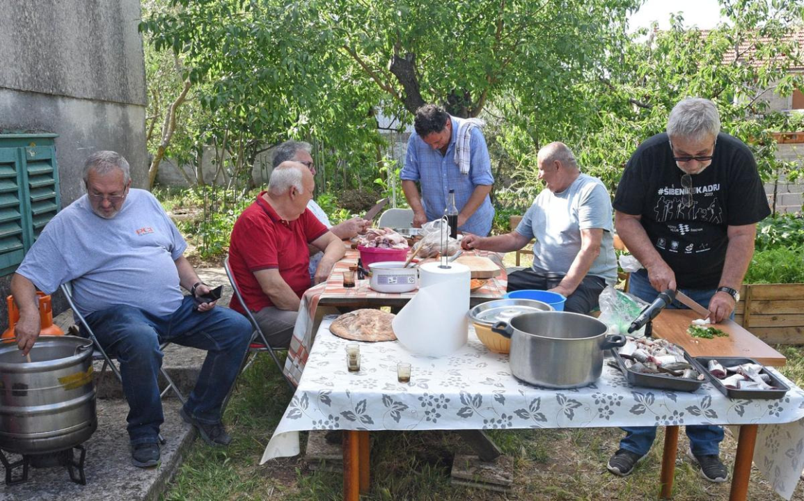 Ušice i nožice u drniškom gurmanskom raju