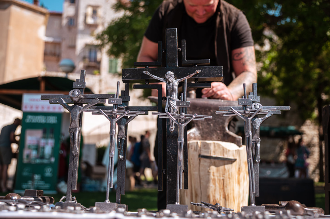 Otvoren 16. Srednjovjekovni sajam u Šibeniku: Nakon petogodišnje pauze vratio se na rivu u punom sjaju