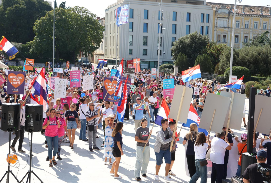 Prvi 'Hod za život' održan u Šibeniku: Od katedrale preko rive do Poljane