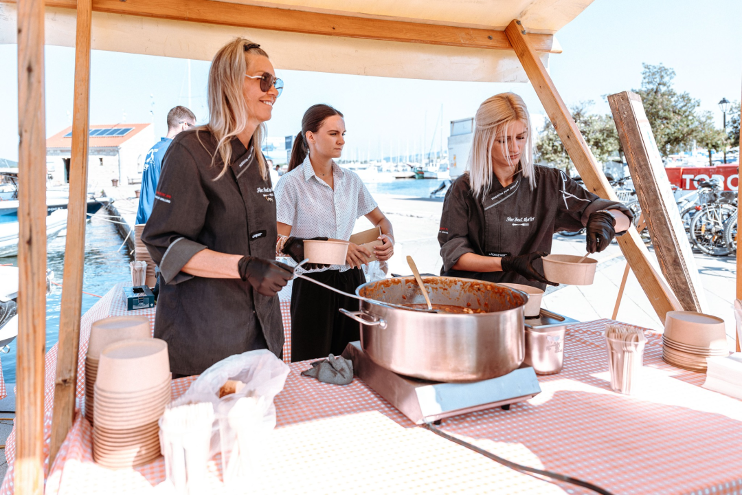 Autentični dalmatinski doživljaj: Taste like Marenda u Murteru okupila brojne mještane i goste 