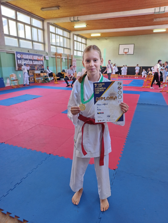 FOTO Članovi Karate kluba Šibenik 1066 uzeli 15 medalja na međunarodnom turniru u Sarajevu