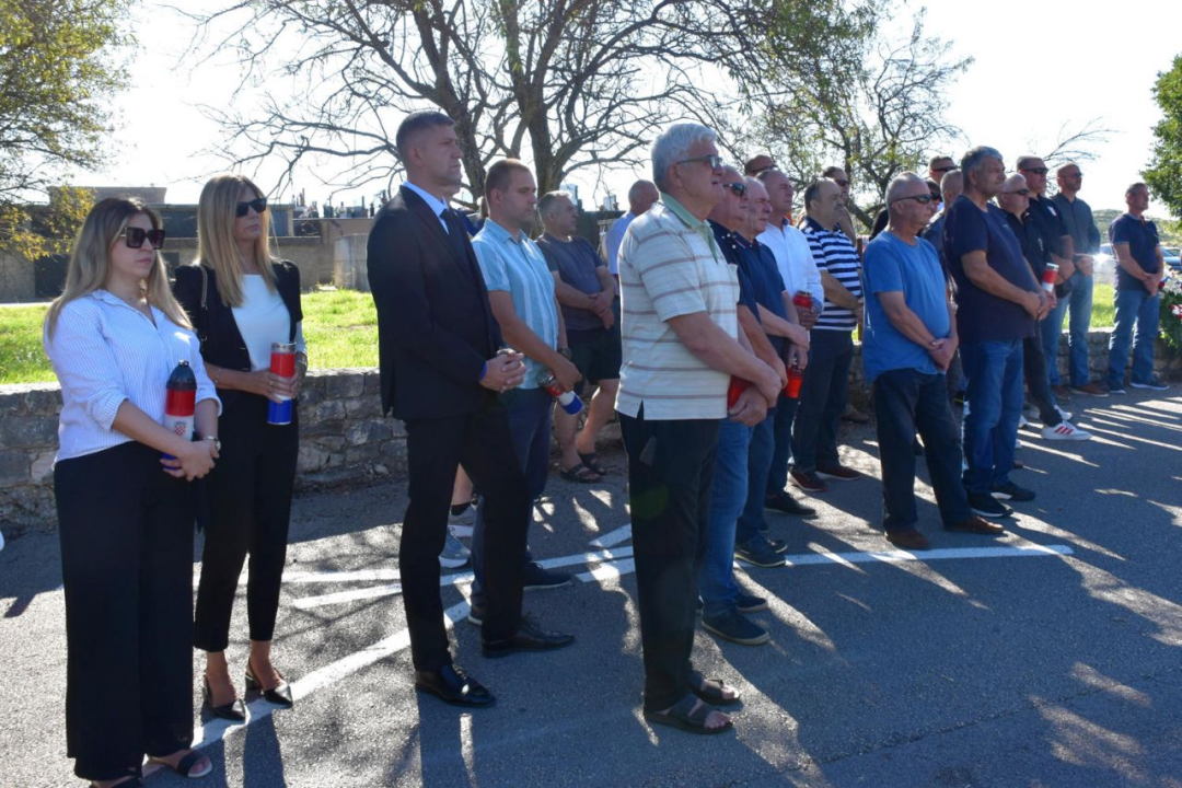 U Konjevratima postavljen spomenik braniteljima