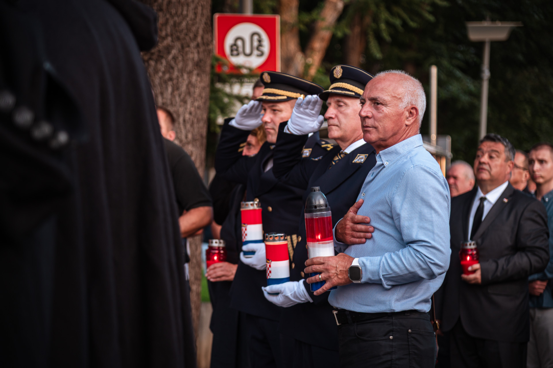 Polaganjem vijenaca, komemoracijom, mimohodom i bakljadom obilježen 34. spomendan Rujanskog rata