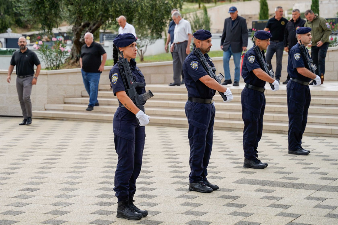FOTO Povodom Dana policije i blagdana sv. Mihovila položeni vijenci na Kvanju