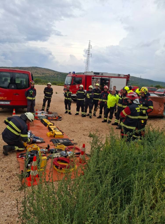Članovi Vatrogasnih postrojbi iz županije usavršavali vještine spašavanja iz prometnih nesreća