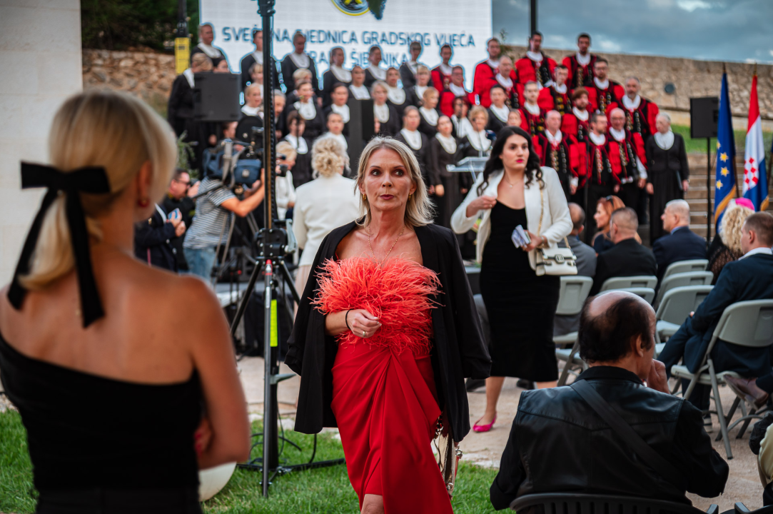 FOTO Franka Baranović Nagradu Grada Šibenika posvetila majci: 'Šibenik je utkan u moje gene i ovo je za mene posebna čast'