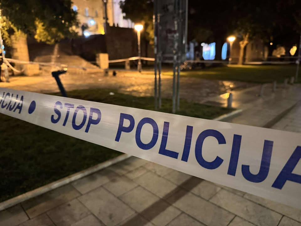 Žena pogođena signalnom raketom u glavu