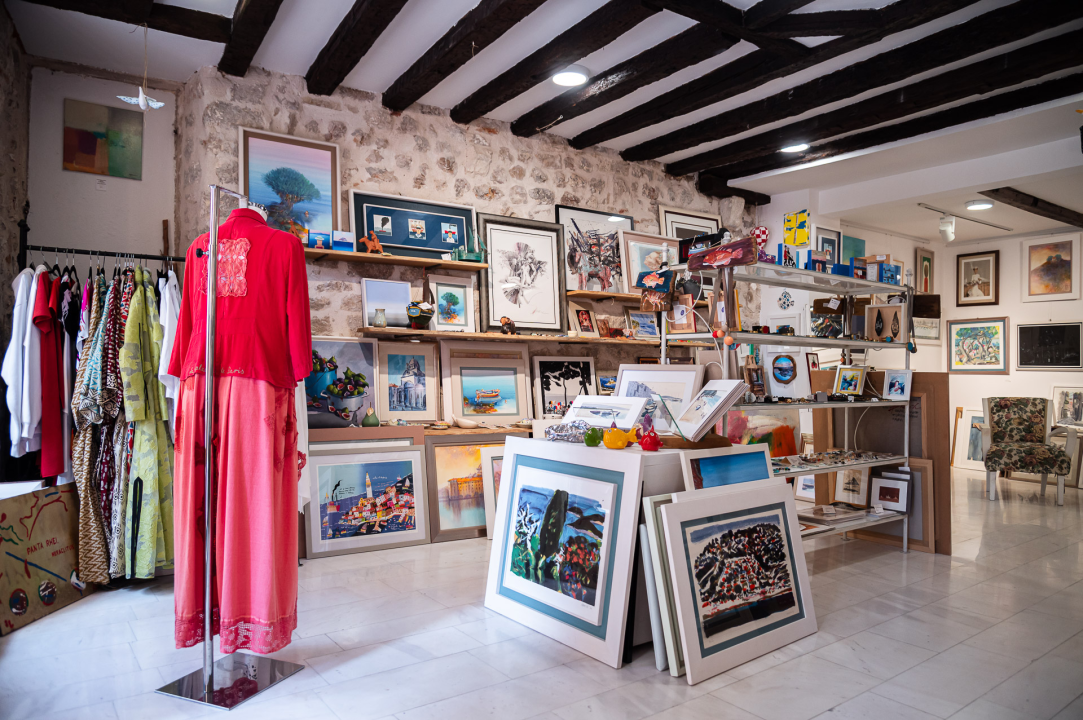 FOTO Iskoristite listopadske popuste na umjetnička djela i unikatnu odjeću u Galeriji Juraj Dalmatinac