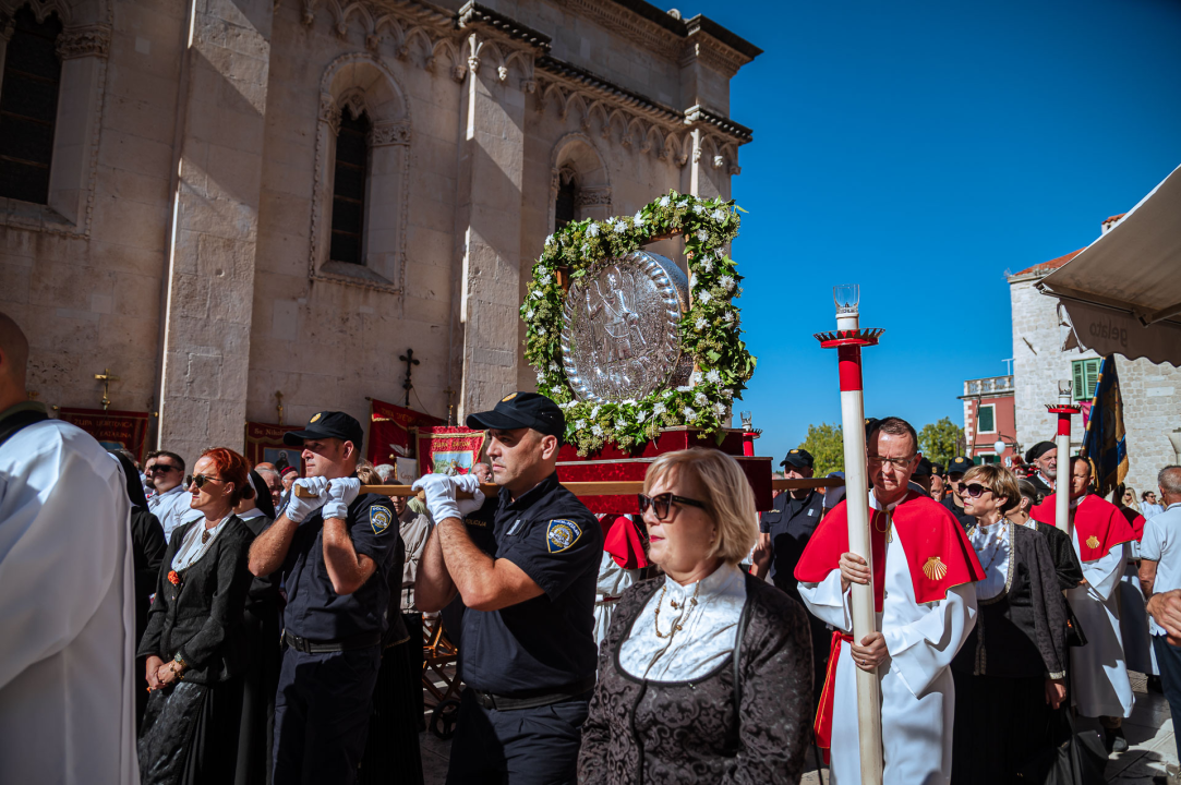 FOTO Održana svečana procesija i sveta misa u povodu blagdana sv. Mihovila