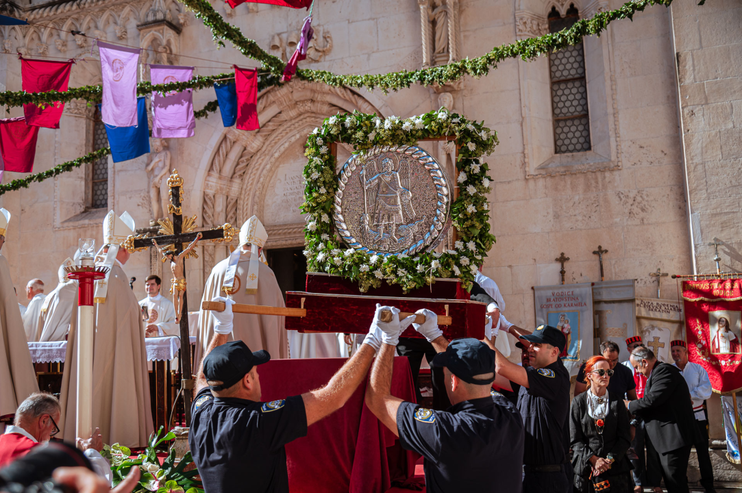 FOTO Održana svečana procesija i sveta misa u povodu blagdana sv. Mihovila
