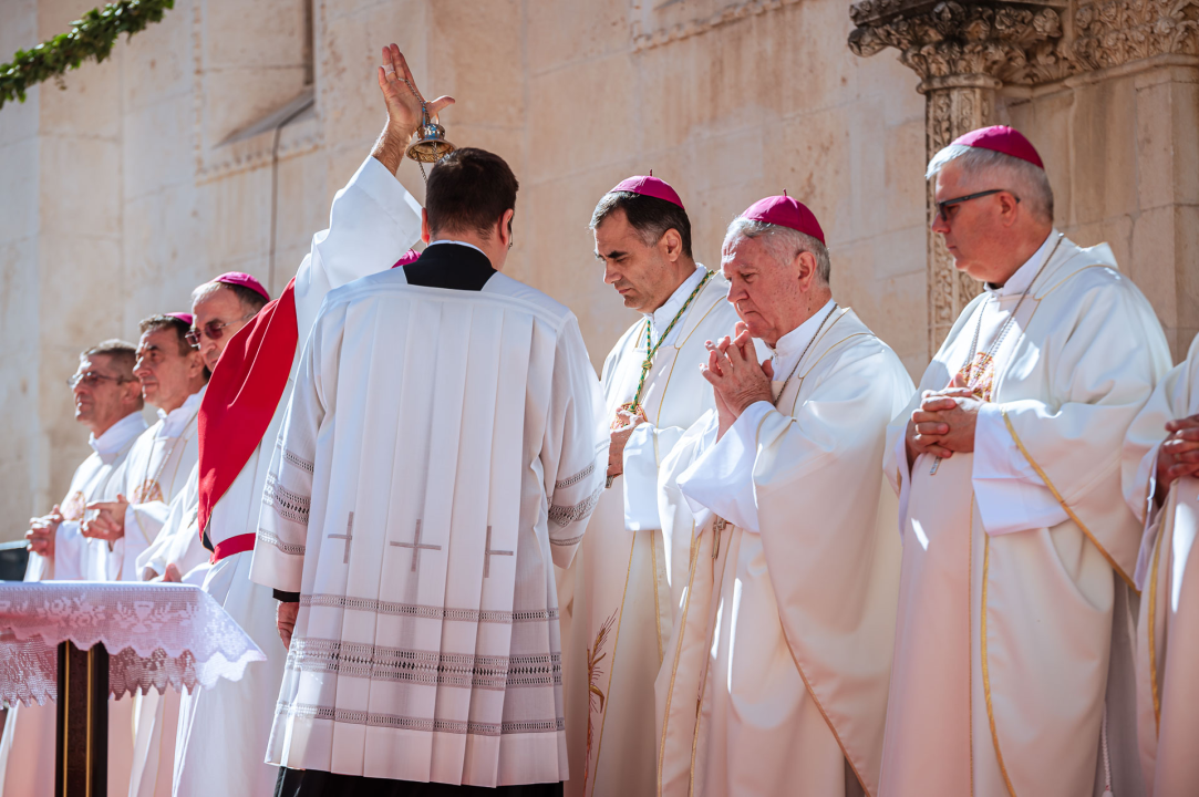 FOTO Održana svečana procesija i sveta misa u povodu blagdana sv. Mihovila