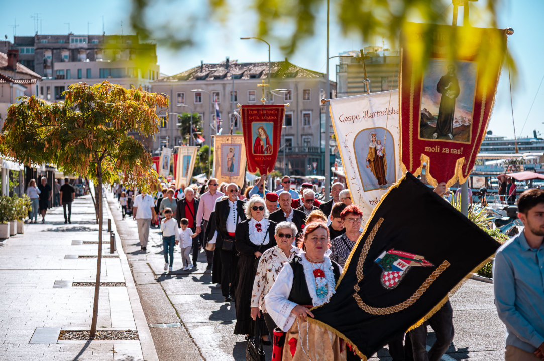 FOTO Održana svečana procesija i sveta misa u povodu blagdana sv. Mihovila